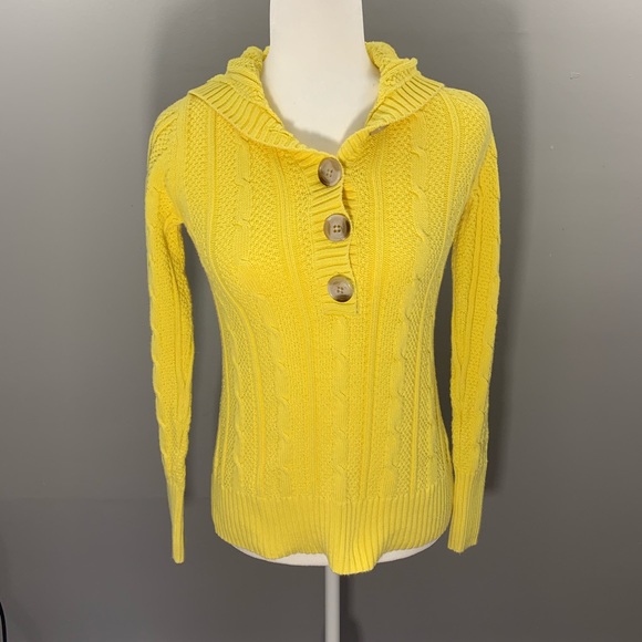Old Navy Sweaters - Old Navy cable knit hooded sweater size XS